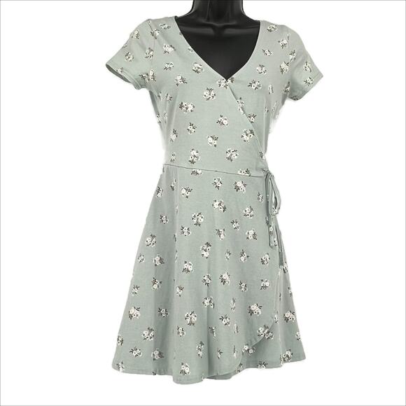Hollister Floral Faux Wrap Mini Dress in Mint Green Size S - Picture 1 of 6
